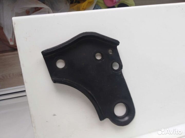 Натяжитель ролик и ремень и планка для киа рио