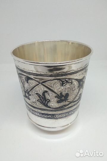 Серебряный стакан