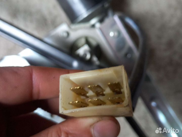 Трапеция стеклоочистителя в сборе с мотором ГАЗЕЛЬ