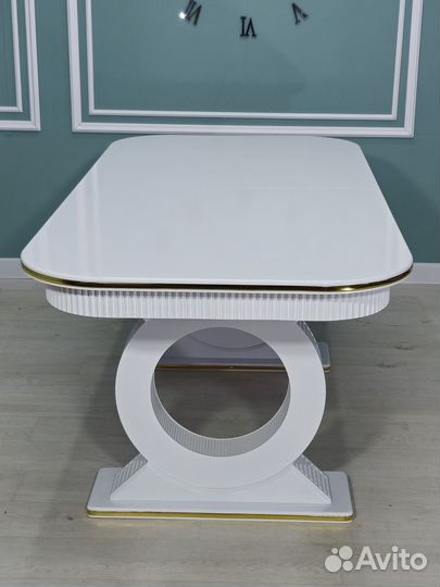 Кухонный стол и стулья