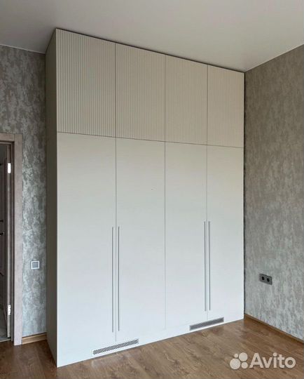 Распашной шкаф в спальню