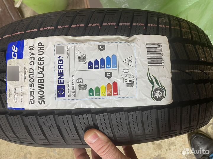 Windforce Snowblazer UHP 205/50 R17 93V