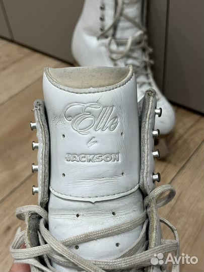 Фигурные коньки jackson