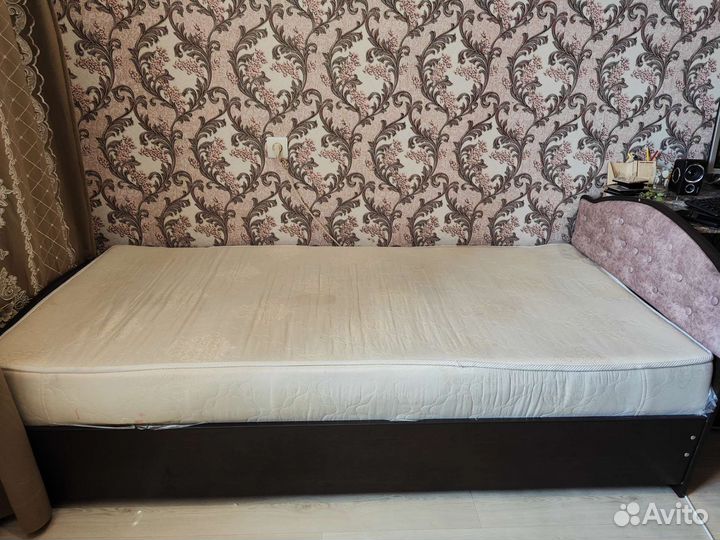 Кровать