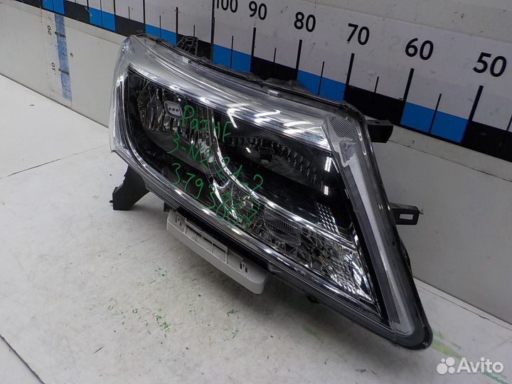 Фара правая Nissan Pathfinder 2014