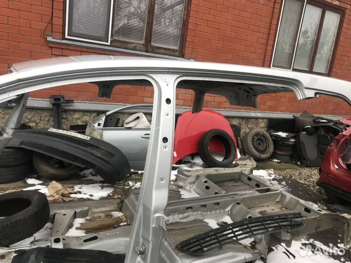 Левый батон крыши на opel zafira B