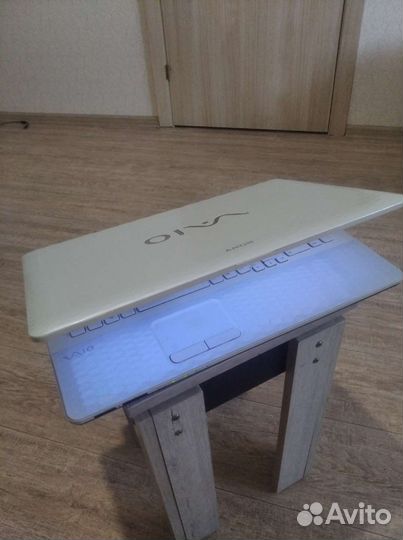 Sony Vaio i3/ssd 128/4gb/17 дюймов