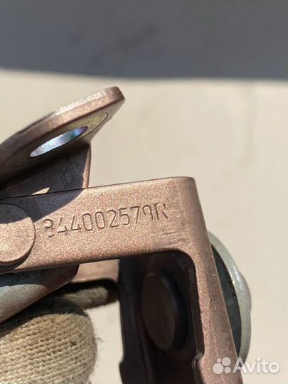 Петли багажника LADA Xray