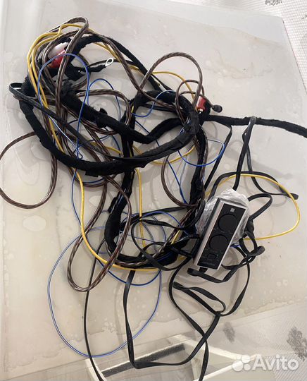 Активный компактный сабвуфер Alpine