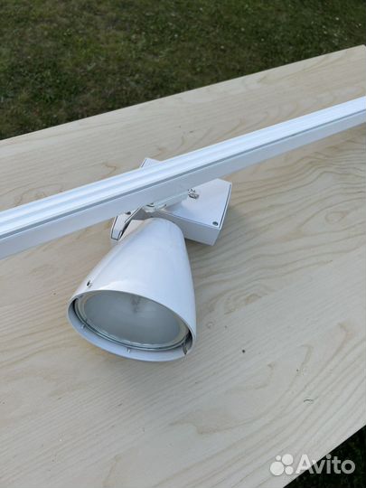 Трековые светильники на шинопроводе