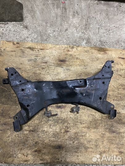 Подрамник Митсубиси Аутлендер