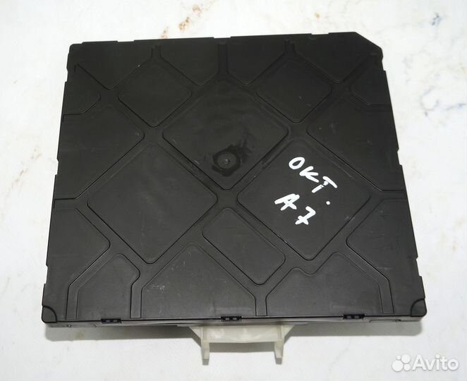 Блок комфорта эбу 5Q0937084AD Шкода Октавия А7