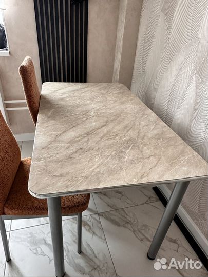 Кухонный стол