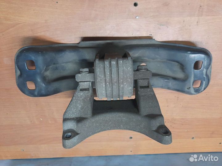 Подушка АКПП Mercedes W210 M111