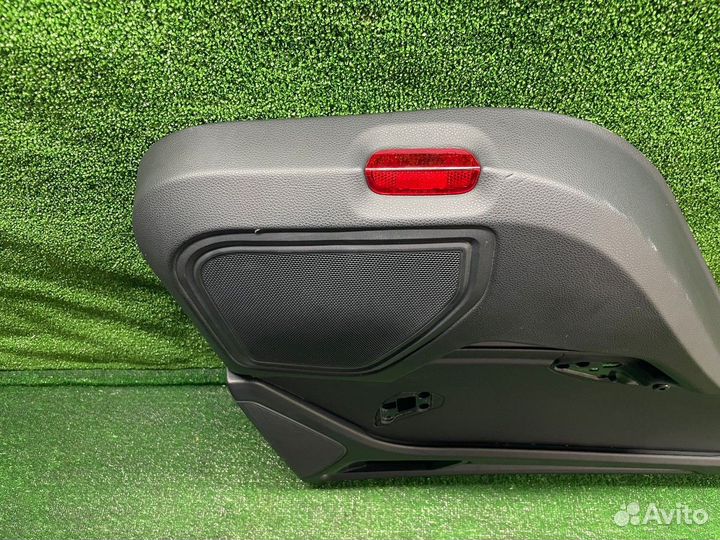 Обшивка двери, внутренняя задняя левая