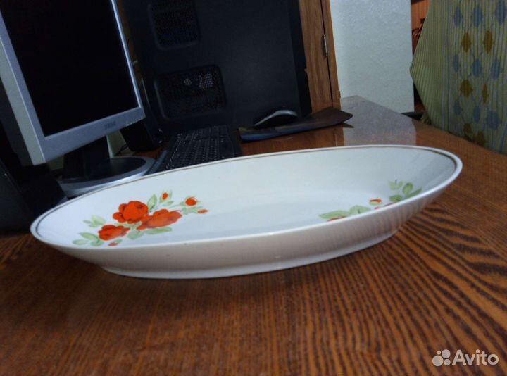 Большое блюдо фарфоровое