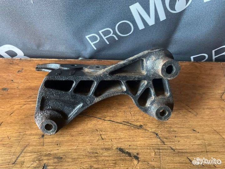 Кронштейн двигателя Opel Astra H рест. 2012