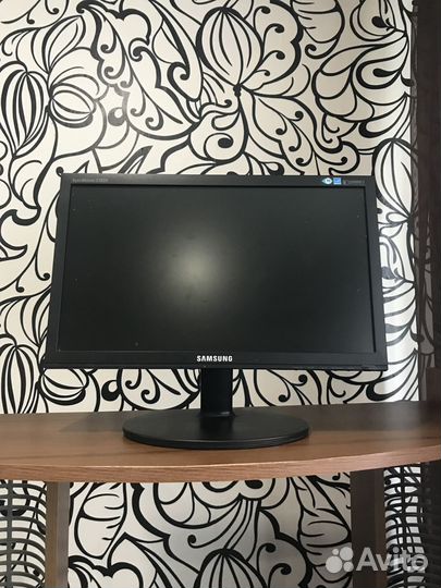 Монитор Samsung