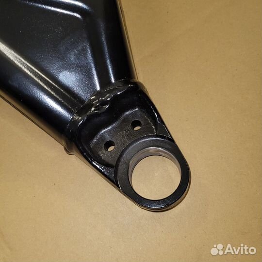 Рычаг передний нижний Maverick X3