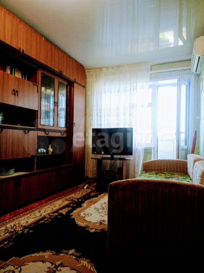 3-к. квартира, 54 м², 3/3 эт.