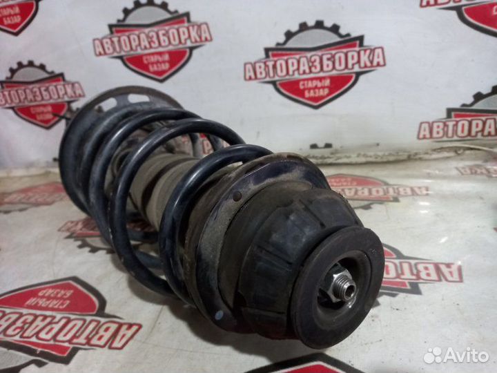 Стойка передняя правая Toyota Aqua NHP10 1nzfxe