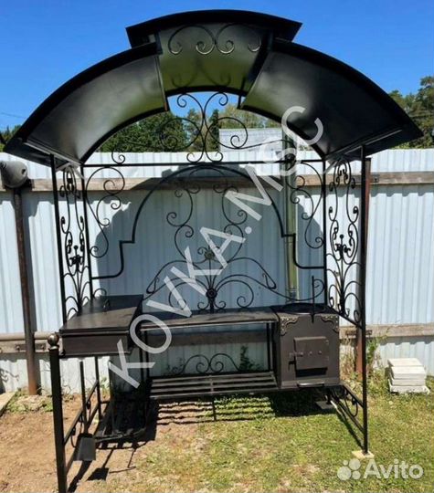 Мангал с крышей