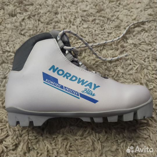 Лыжные ботинки