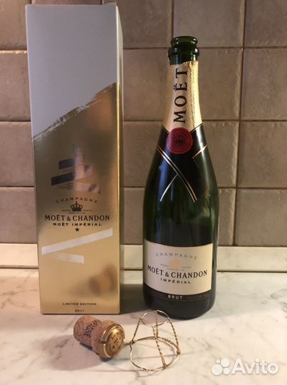 Коробка и бутылка