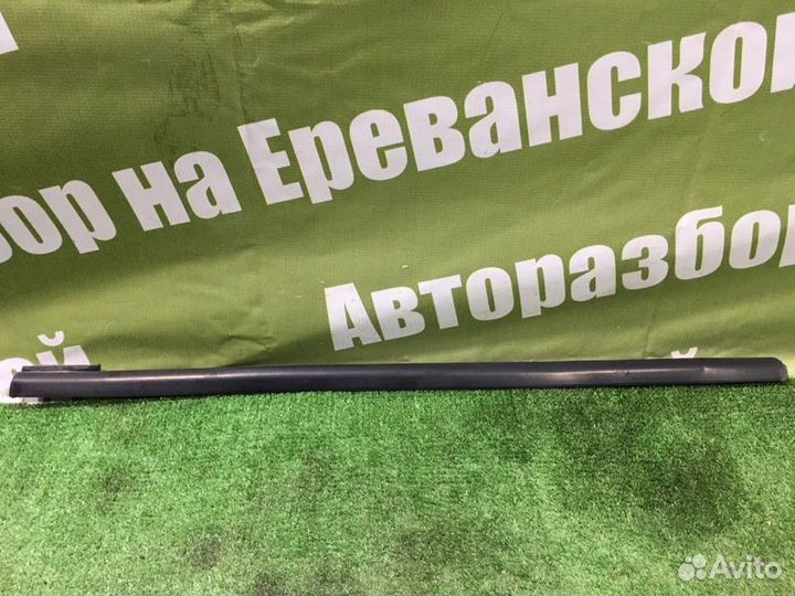 Уплотнитель стекла двери задний левый Ford Focus 2