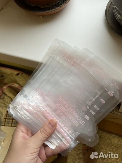 Бутылочки и пакеты для заморозки молока