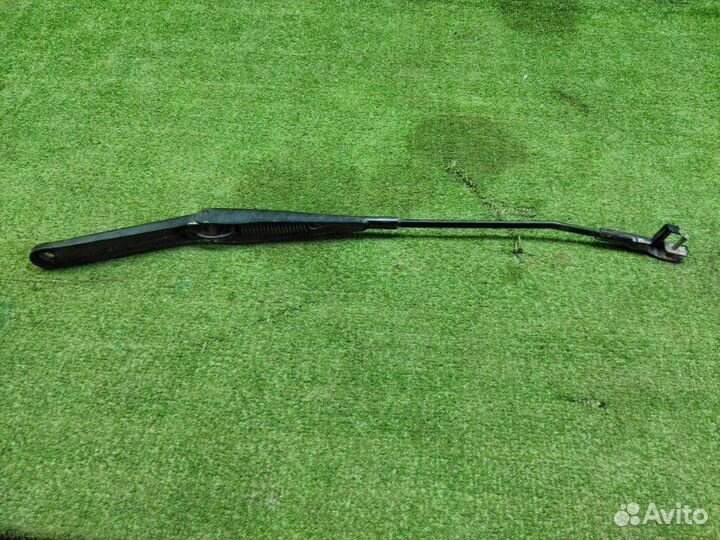 Поводок стеклоочистителя Ford Focus 2 2005-2011