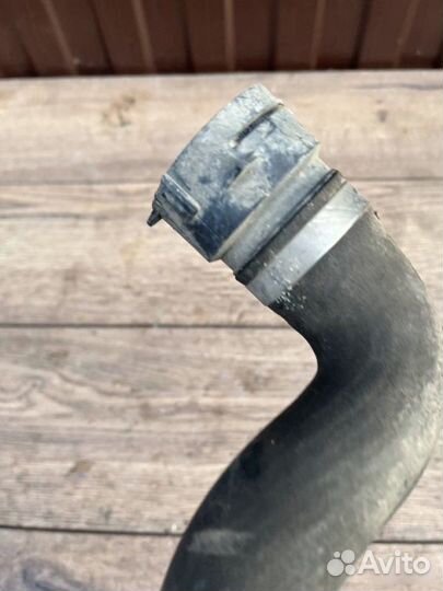 Патрубок охлаждения двигателя Mercedes-Benz S220