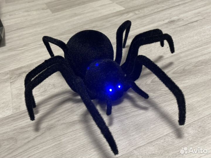 Игрушка паук с пультом управления черная вдова