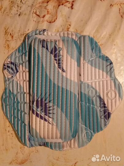 Подушка для ванны на присосках