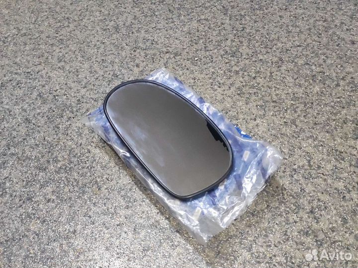 Стекло (элемент) зеркала левого Kia Rio I (00-05)