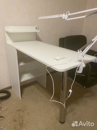 Маникюрный стол