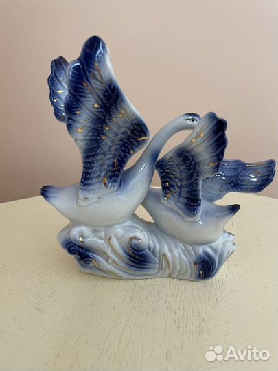Статуэтка лебедь