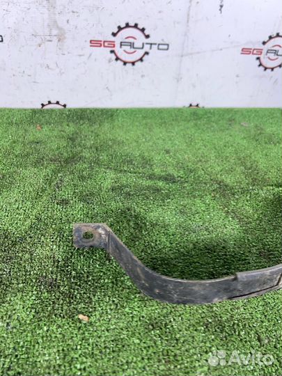 Крепление топливного бака правое Toyota Celica