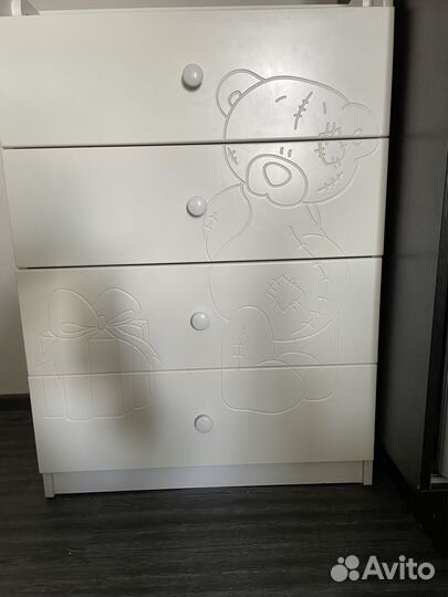 Пеленальный комод с кроватью и матрасом