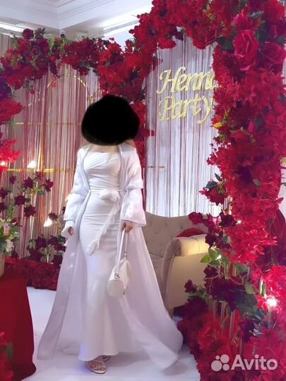 Белое платье с абаей накидкой из органзы