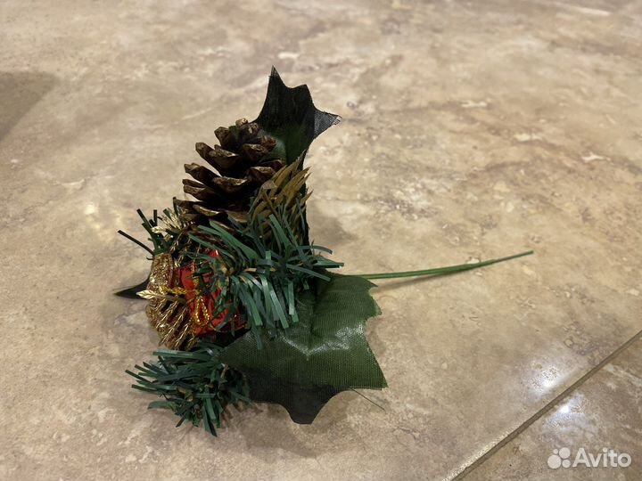 Новогодняя ветка ель шишка подарок 18 см декор