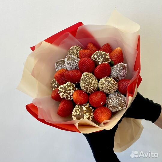 Клубника в шоколаде. Имениннику