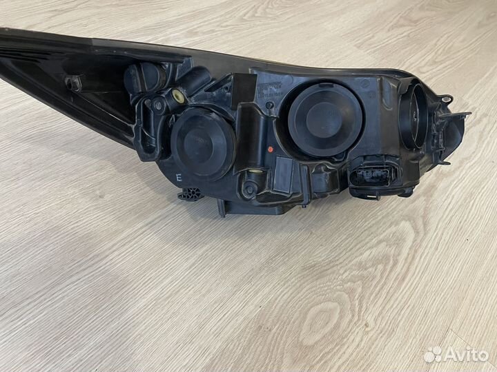 Фара левая Ford Focus 3