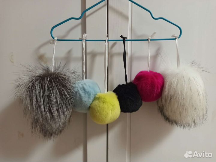 Спицы для вязания и помпоны