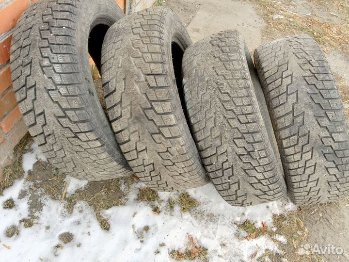 Acustica Challenger 215/60 R16 90H
