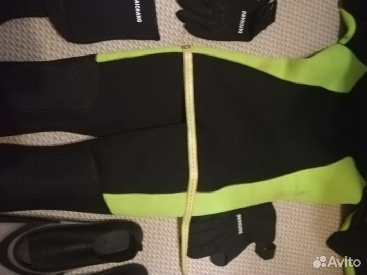 Гидрокостюм и ласты