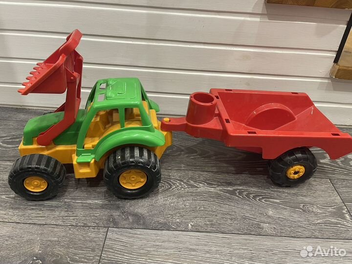 Трактор с прицепом