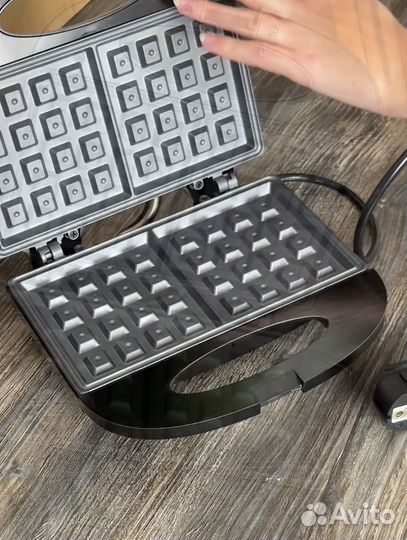 Электрическая вафельница новая