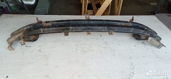 Усилитель бампера передний Chevrolet Aveo T250