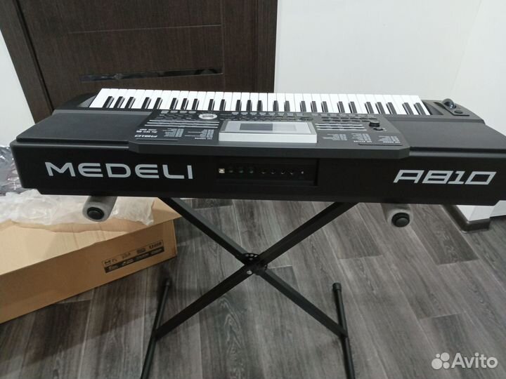 Синтезатор Medeli A810